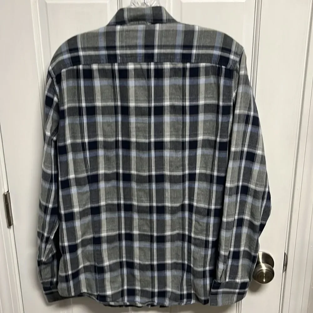 𝅺BANANA republic slim fit button down shirt size medium.